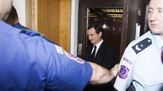 David Rath pichází k soudu (8. srpna 2013)