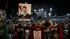 V Egypt u msíc protestují pívrenci Muslimského bratrstva proti sesazení...