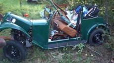 Na Novojiínsku havarovala Tatra 57 kabriolet, pi nehod se zranili tyi lidé.