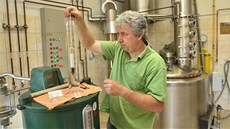 V celém technologickém procesu pálení se musí stále kontrolovat kvalita...