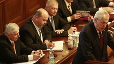 Prezident Zeman hovoí ke Snmovn ped hlasováním o dve vlád (7. srpna...