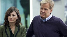 Emily Mortimerová a Jeff Daniels v seriálu Newsroom