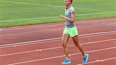 Na zaátku kadého tréninku se zahejte lehkým bhem. Zvolte mírné tempo. Drte...