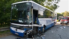 Tragická dopravní nehoda osobního automobilu a autobusu zastavila 6. srpna...