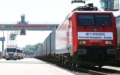 První nákladní vlak dorazil do Hamburku z pímé linky s ínským mstem eng-ou.