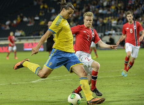 védský útoník Zlatan Ibrahimovic v utkání proti Norsku.