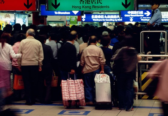 Hraniní pechod Luohu mezi Hong Kongem a Shenzenem je astým cílem pro...