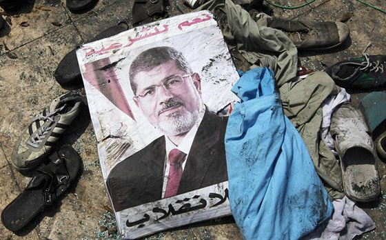 Mnoho stoupenc Muslimského bratrstva a svreného egyptského prezidenta soudy v posledních msících poslaly na smrt. Ilustraní snímek z loských nepokoj