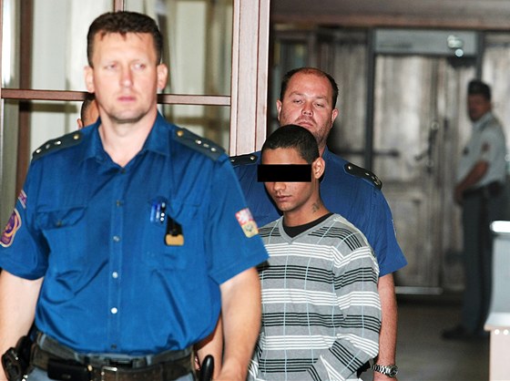 Nikolas Bady u dínského soudu, který mu dal za opakované útky z výchovného ústavu roní vzení.