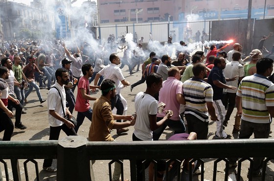 Desítky tisíc stoupenc Muslimského bratrstva protestovalo v ulicích Káhiry