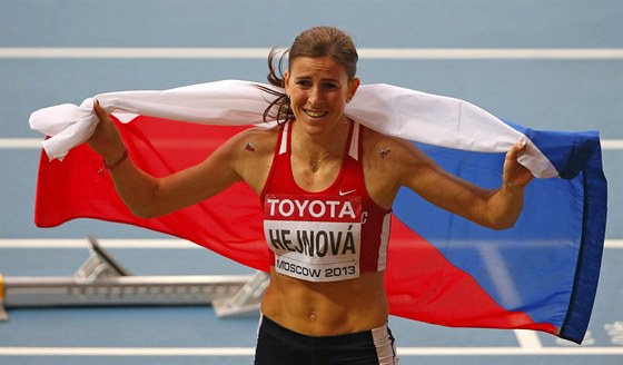 MÁM TO. Zuzana Hejnová po vítzství na MS v Moskv v závod na 400 metr...