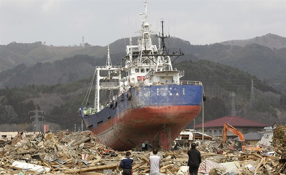 Tsunami, která Japonsko zasáhla 11.bezna 2011, odnesla 330tunovou rybáskou...
