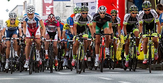 Momentka z cyklistického kritéria Velká cena Hradce Králové