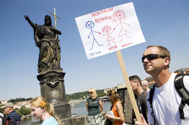 Jurečkovi radí hnutí odmítající potraty i menšiny. Alarmující, říká politolog