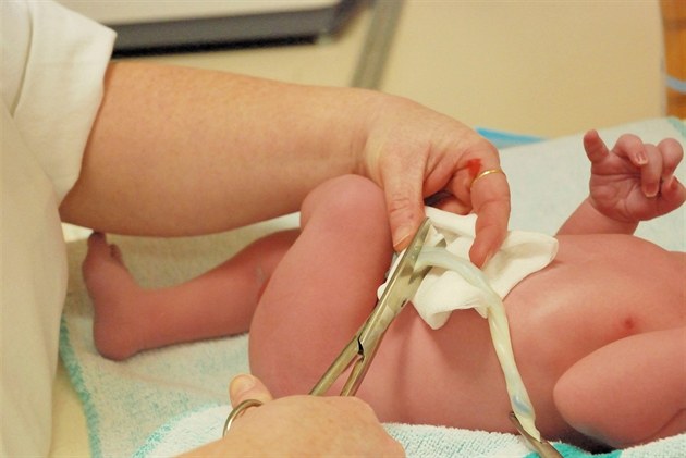 Za rok je ze 100 tisíc porod� jen asi 400 mimo porodnici. (Ilustra�ní foto)