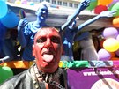 Homosexuálové prochází Prahou v rámci festivalu Prague Pride.