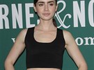 Britská hereka Lily Collins si me odhalené bicho dovolit. Pesto by udlala...