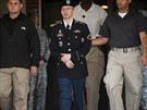 Manning vyjádil lítost nad svými iny a omluvil se za vyzrazení tajných...