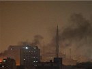 Nad Káhirou stoupá kou. (16. srpna 2013)