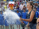 Victoria Azarenková slaví triumf na turnaji v Cincinnati.