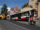 Nehoda autobusu v ulici Na Pískách