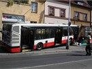 Nehoda autobusu v ulici Na Pískách