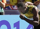 Usain Bolt startuje do rozbhu na 200 metr
