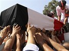 Poheb policisty, který zahynul pi stedeních nepokojích v Káhie (15. srpna...