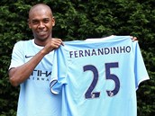 NEJDRA PESTUP DO ANGLIE. Zlonk Fernandinho, posila Manchesteru City ze