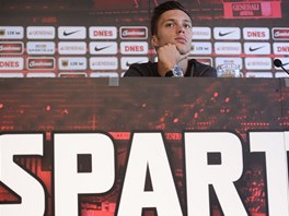 SBOHEM, SPARTO. Útoník Václav Kadlec zamíil do bundesligového Frankfurtu.