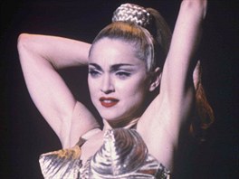 Rok 1990 a klasická Madonna. Koncertní kostýmy, vetn legendárního korzetu, jí...
