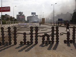 Bh není, jen Alláh. Káhirské ulice zdobí nápis z dlaebních kostek, který...