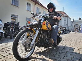 V plzeském pivovaru mli majitelé motorek Harley Davidson konec nezávodní akce...
