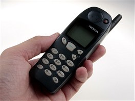 Ač z dnešního pohledu není Nokia 5110 vyložený prcek, tak mezigeneračně oproti...