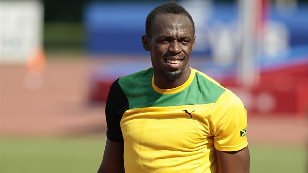 Usain Bolt pi trninku jamajskho tmu v Moskv na stadionu Luniki tsn ped startem mistrovstv svta v atletice 2013.