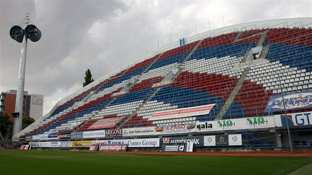 INSPIRACE V MARSEILLE. Na konci 90. let vyrostla na severn stran hit tribuna pro 3871 lid. Inspirac pro ni pr byl Stade Vlodrome v Marseille, kde se Sigma pedstavila v pohru UEFA na podzim roku 1998.