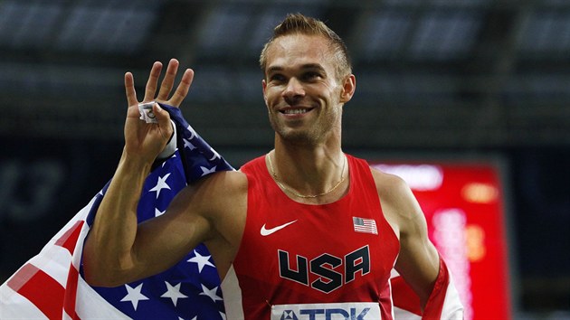 MM MEDAILI. Stbrn Amerian Nick Symmonds na MS v Moskv v cli  zvodu na 800 metr.