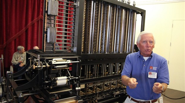 Babbageův počítací stroj láká návštěvníky do Muzea počítačové historie v kalifornském Mountain View.