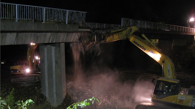 Bourn mostu na dlnici D1 u obce Pse (17. srpna 2013).