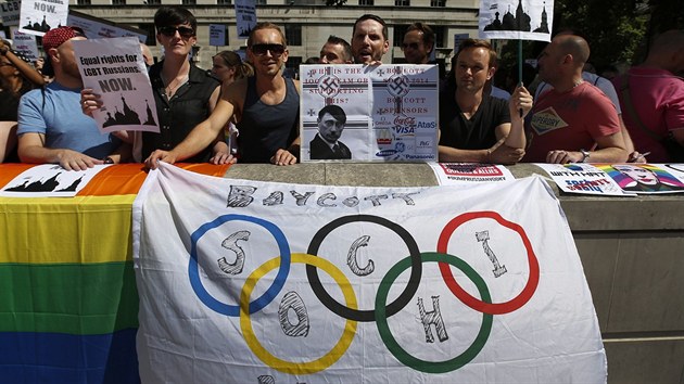 V sobotu 10. srpna lid protestovali proti ruskmu homofobnmu zkonu v centru Londna. Volali po pesunut olympidy z ruskho Soi.