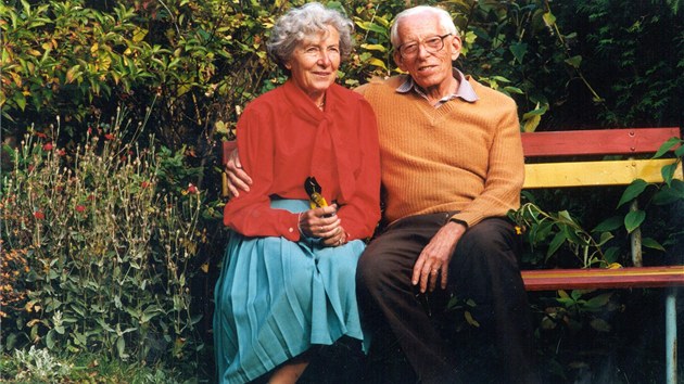 Vědec a jeden z průkopníků makromolekulární chemie Otto Wichterle s manželkou Lindou.