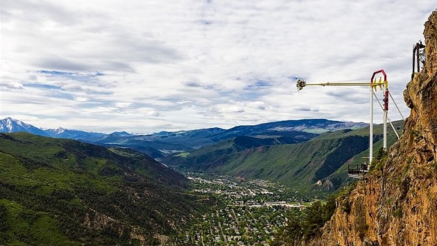 Na tuhle atrakci nemá kadý aludek. V msteku Glenwood Springs v americkém...