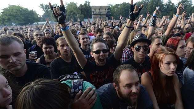 Publikum nadšeně očekávalo hlavní hvězdy festivalu, americkou skupinu System of a Down (14. srpna 2013).
