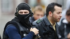 Na záchranu rukojmí, které neznámý úto�ník dr�í v ingolstadtské radnici, byli...