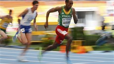 TROCHU JINÝ POHLED. Etiopan Mohammed Aman v rozběhu na 800 m na mistrovství...