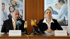 Radka Burketová d�lala mluv�í Franti�ku Dohnalovi u� na krajském ú�ad�. Ode�la...