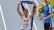 Ruský chodec Alexandr Ivanov se raduje z triumfu v závod na 20 km na svtovém...