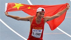 ínský chodec chen Ting se raduje ze stíbrné medaile v závod na 20 km na MS...