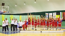 ČESKÁ RADOST. Stříbrný tým z ME basketbalistek do 16 let z bulharské Varny.