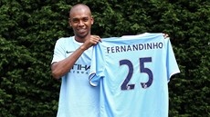 NEJDRA��Í P�ESTUP DO ANGLIE. Zálo�ník Fernandinho, posila Manchesteru City ze
